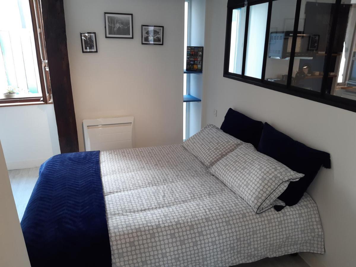 Appartement Haute Ville Meuble Avec Cour Privative Granville Eksteriør bilde
