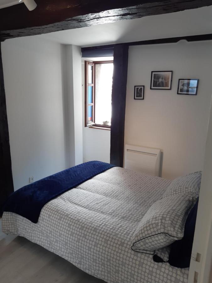 Appartement Haute Ville Meuble Avec Cour Privative Granville Eksteriør bilde