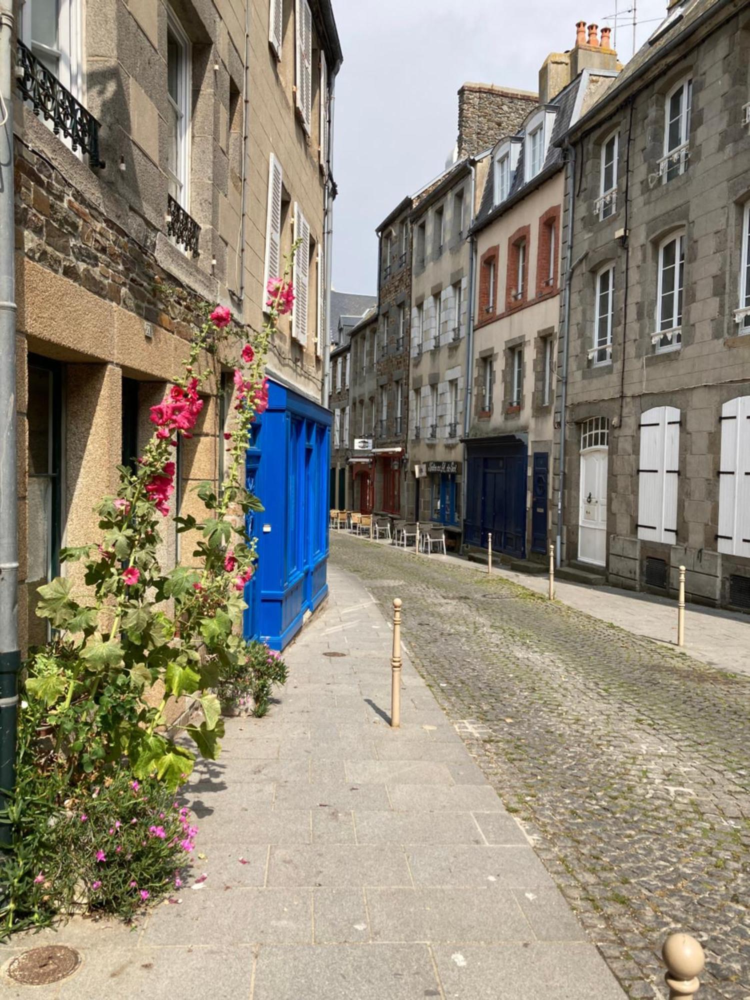 Appartement Haute Ville Meuble Avec Cour Privative Granville Eksteriør bilde